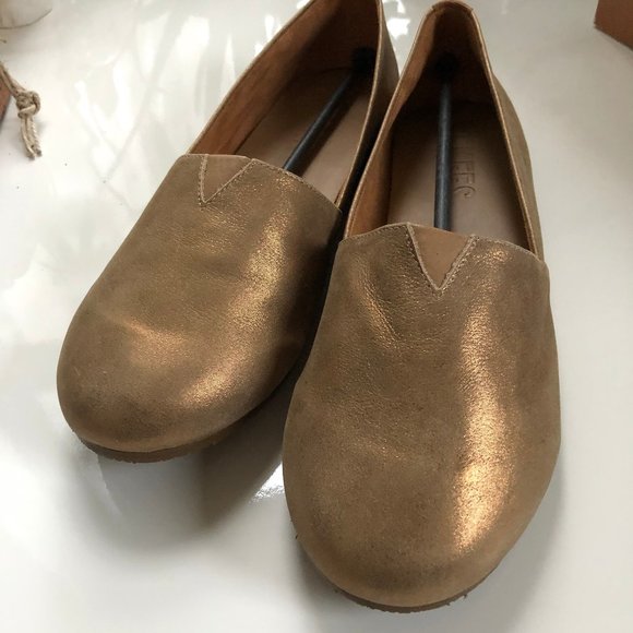 TKEES Senny Slip-On Flats, Sandbeam/Gold, 7.5 - Picture 6 of 7